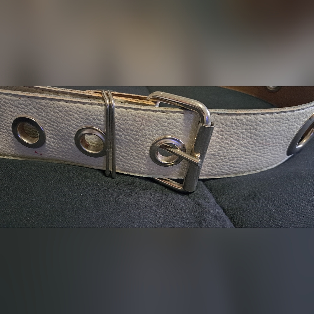 Woman's belt